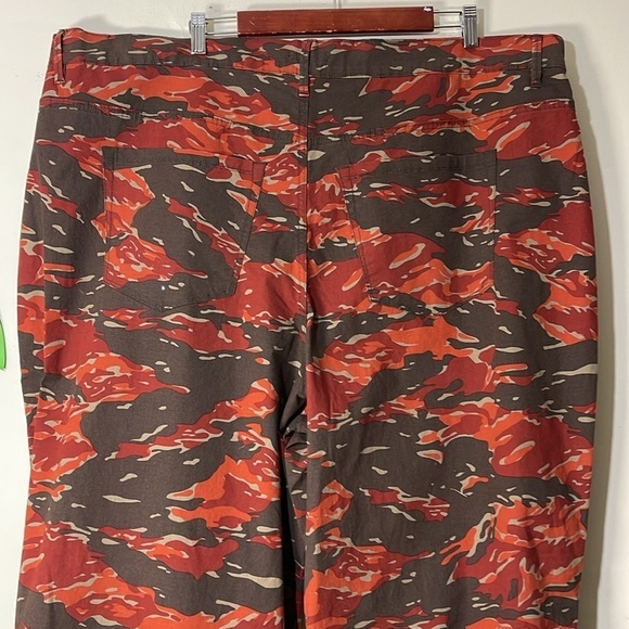 Good American UNISEX Cargo Uniform Pants in Desert Camo0001 size 18 - Picture 9 of 14